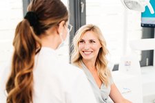 Zahn&auml;rztin Patientin AllDent