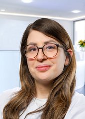 Portrait medizinische Regionalleitung Anna Rautenberg (AD Zahnzentrum Dortmund)