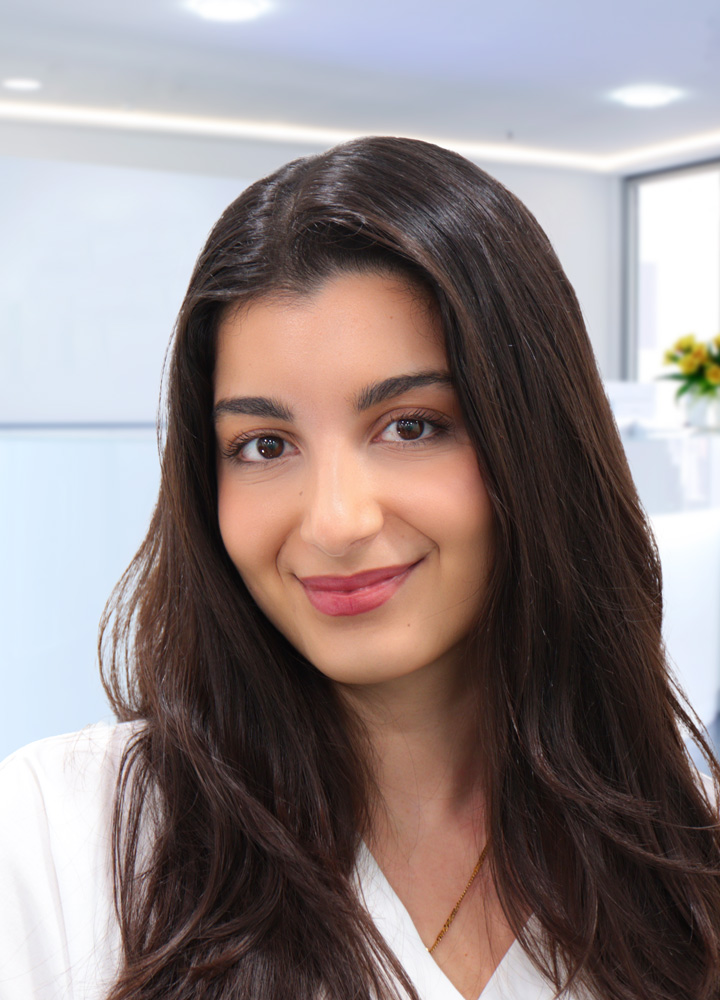 Portrait Zahn&auml;rztin Niki Baghikar (AD Zahnzentrum Dortmund)